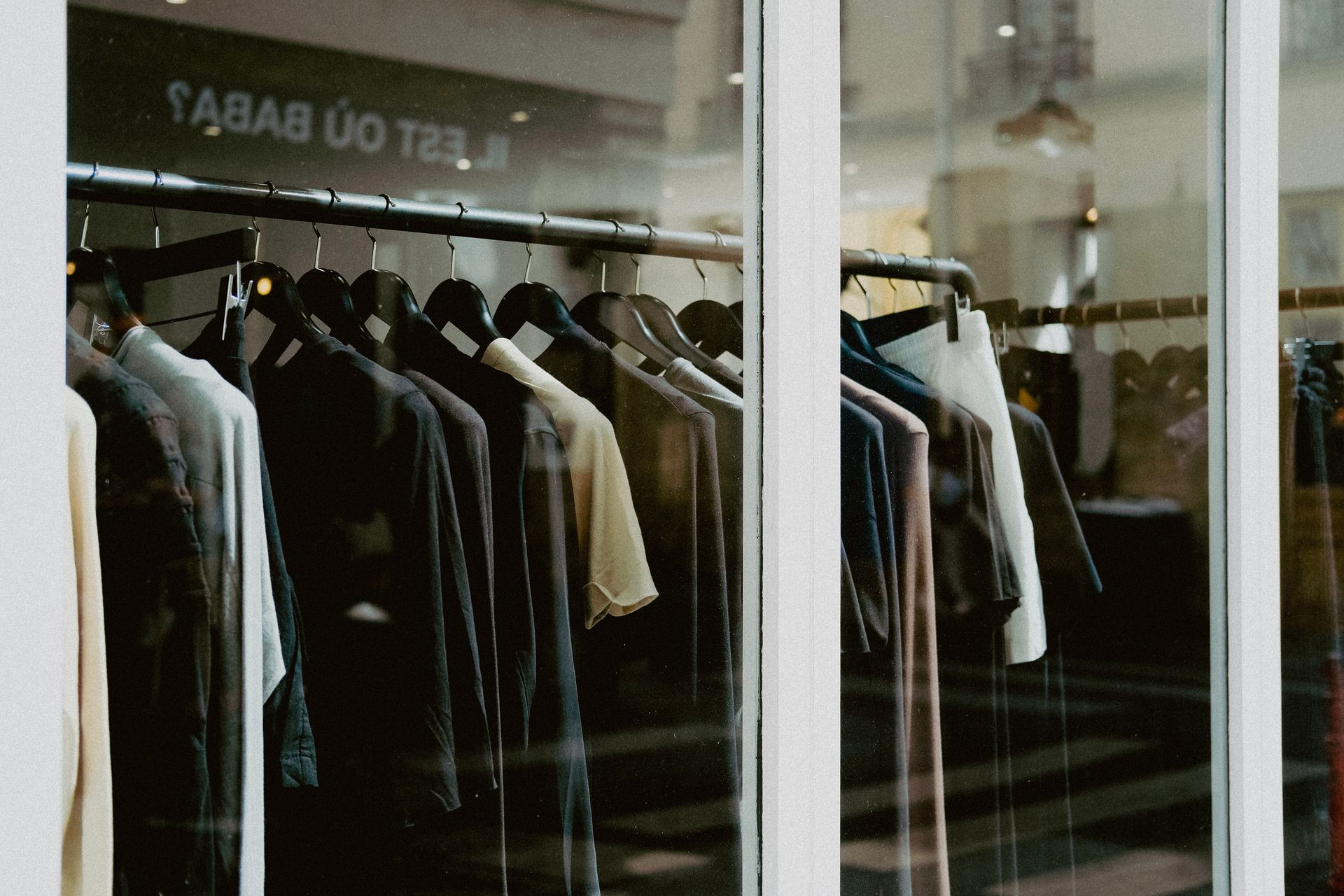 Come creare un brand d’abbigliamento: guida completa da zero al lancio